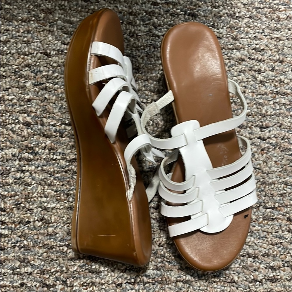 Italian shoemaker’s size 6 leather Women's White Strappy wedge Sandals